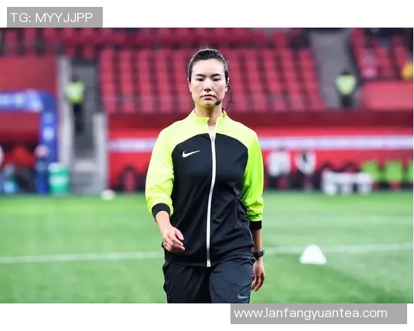 中国足球裁判首次执法欧战 国际足联高度评价其专业表现